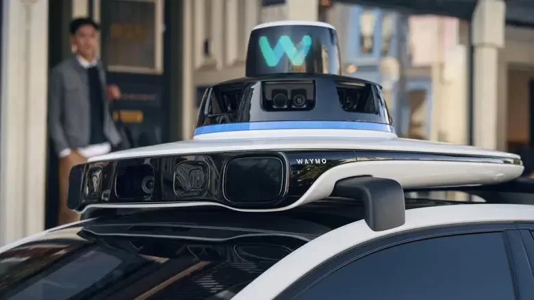 Nevada Tesla, Waymo və Uber-ə ödənişli robotaksi xidmətinə icazə verdi