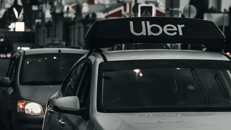 Uber valideynlərə yeniyetmələrin səfərini canlı izləməyə imkan verəcək
